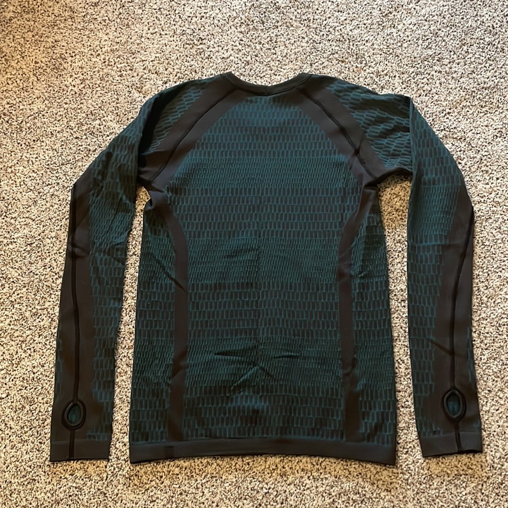 Lululemon womens long sleeve, size 8 - Picture 2 of 3